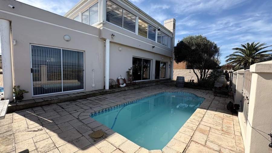 5 Bedroom Property for Sale in Sandbaai Western Cape